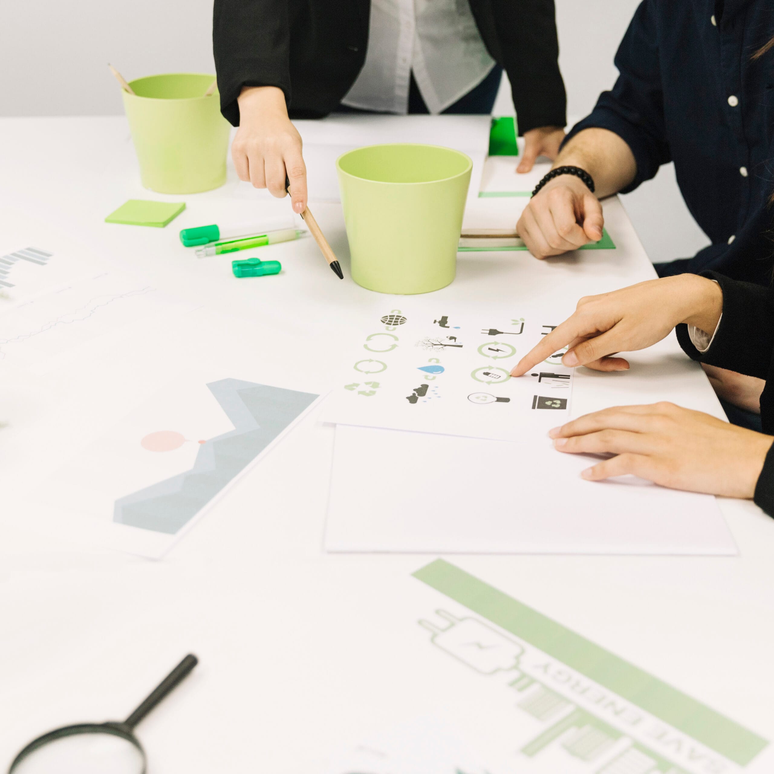 group-businesspeople-working-office